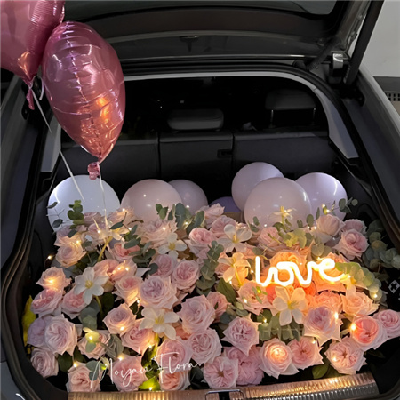 后备箱鲜花浪漫素材 有一种浪漫叫请帮我开下后备箱