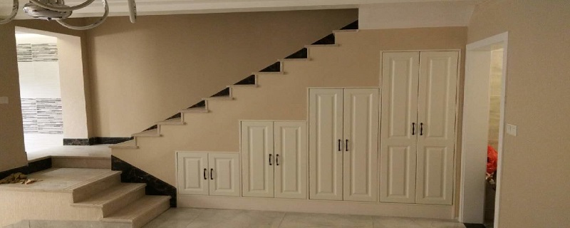 楼梯底下柜子怎么做