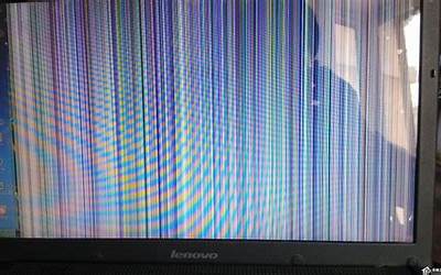 电脑屏幕有条纹并闪烁（玩游戏电脑屏幕有条纹并闪烁）