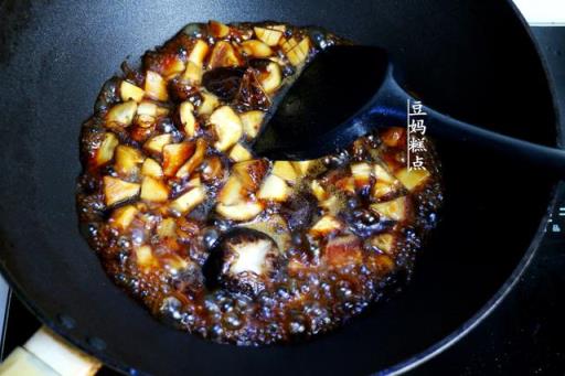 香菇油菜怎么样做出来更好吃（年夜菜3分钟就能上桌的）(8)