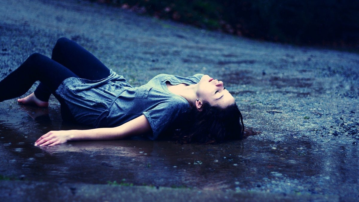 被卷在里面的人  第1张 被卷在里面的人  第1张